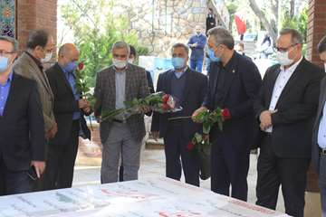 ادای احترام سرپرست و هیات رئیسه به شهدای گمنام دانشگاه